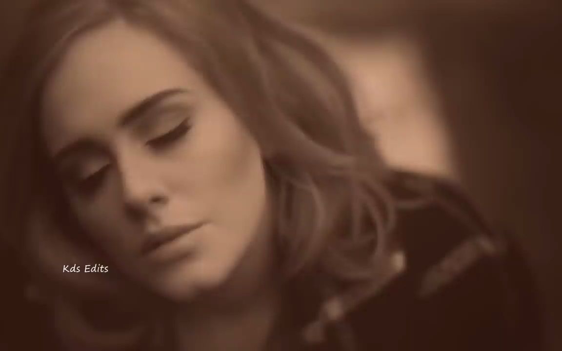 [图]Adele - Water Under The Bridge (Music video)