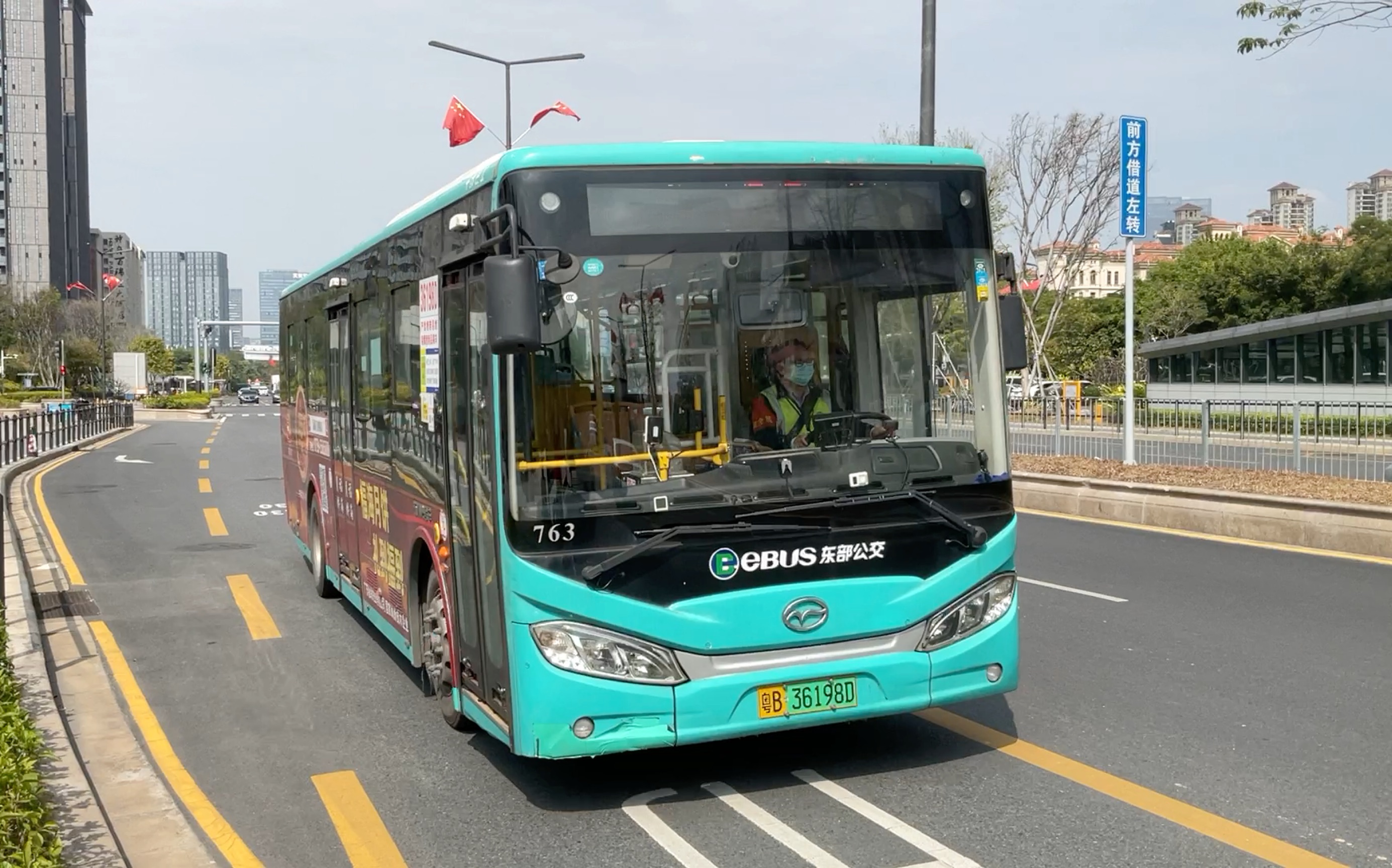 m547路公交车进站!我拍到电虫(五洲龙)了!