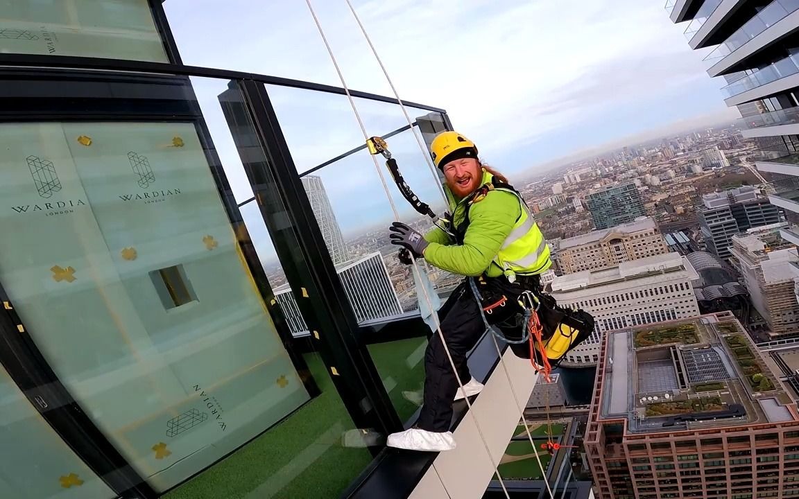 伦敦高空擦窗作业 canary wharf