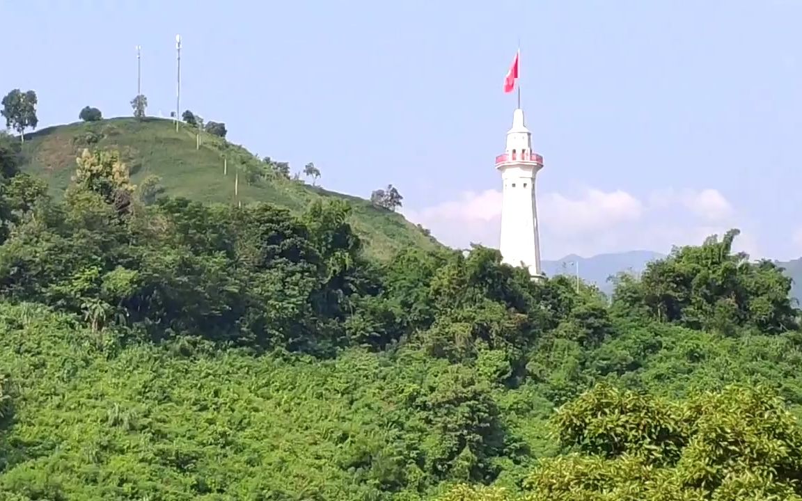 穿越国境线旅行,云南边境藏着个美丽的小山村,趟河走几步出国了哔哩哔哩bilibili