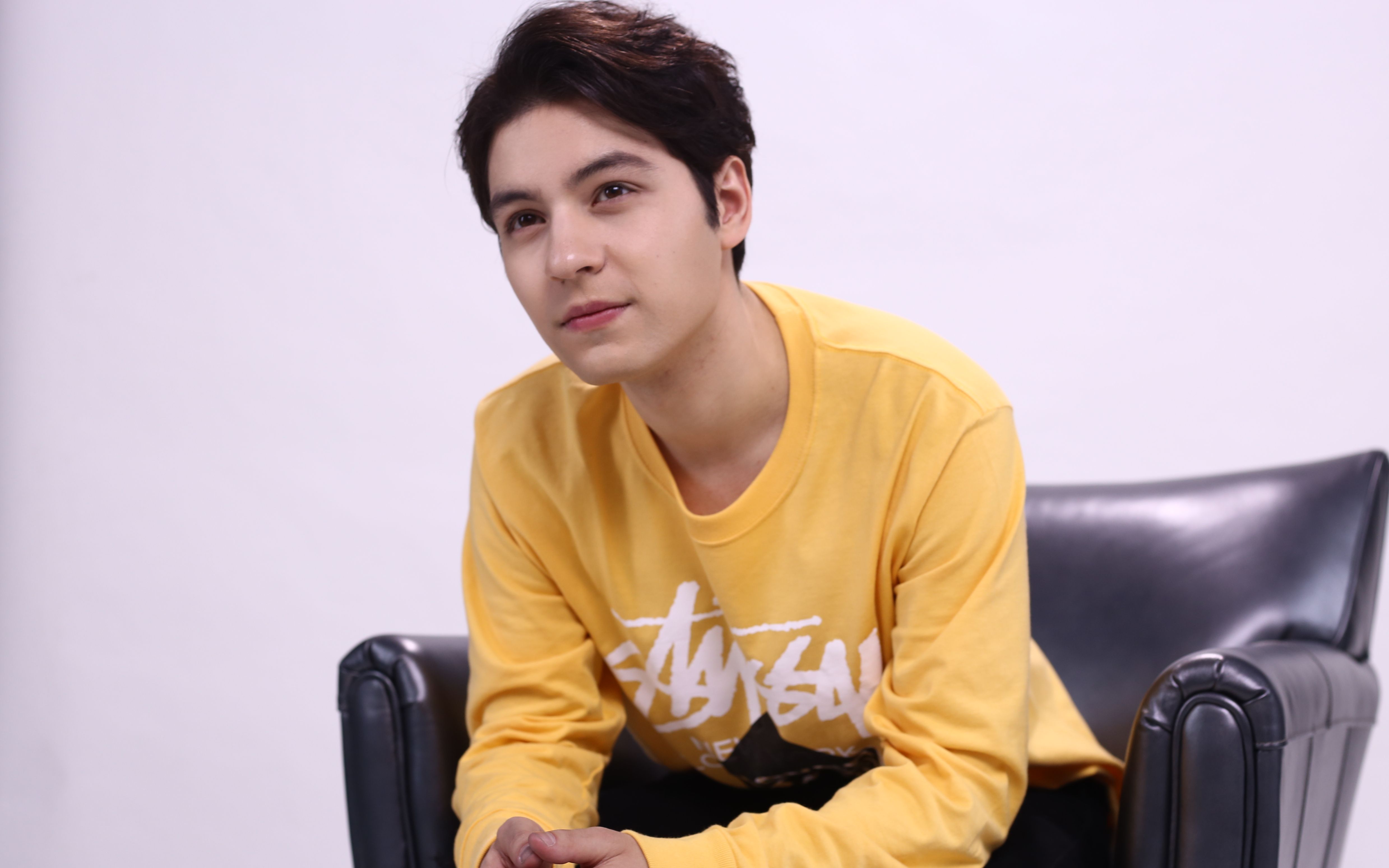 钟逸伦dylanの盐系混剪,一起来感受a伦儿的美颜暴击呐~_哔哩哔哩_bili