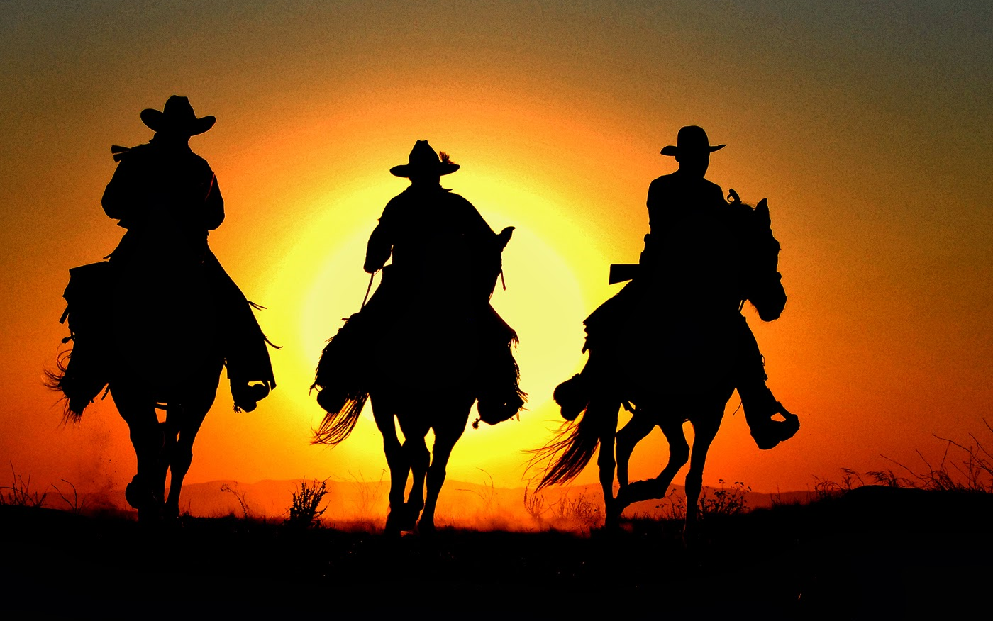 西部牛仔骑马壁纸图片
