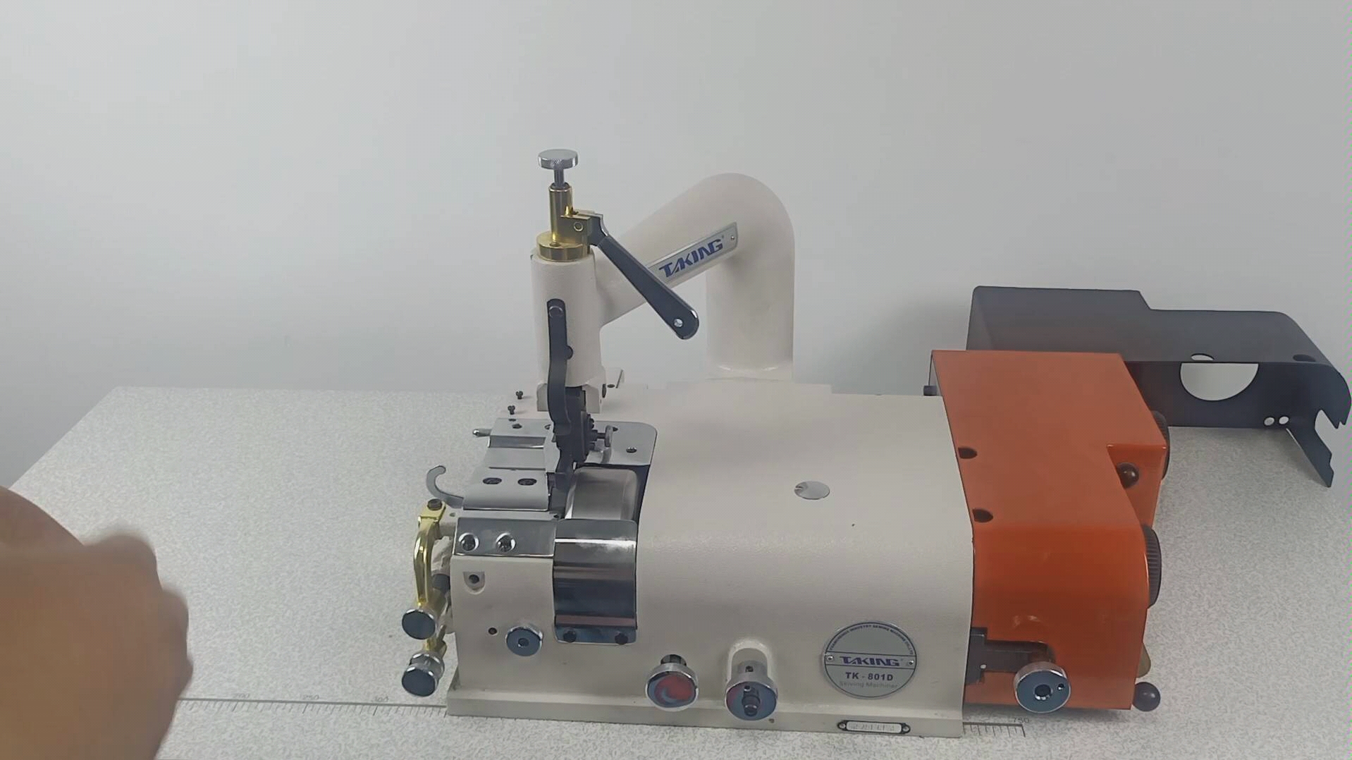 他来了,他来了,他真的来了.大王801-2d双直驱款削皮机