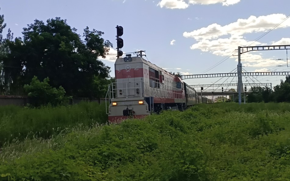 [101铁路]df7g-5011牵引国列25g车底通过石景山南站_哔哩哔哩_bili