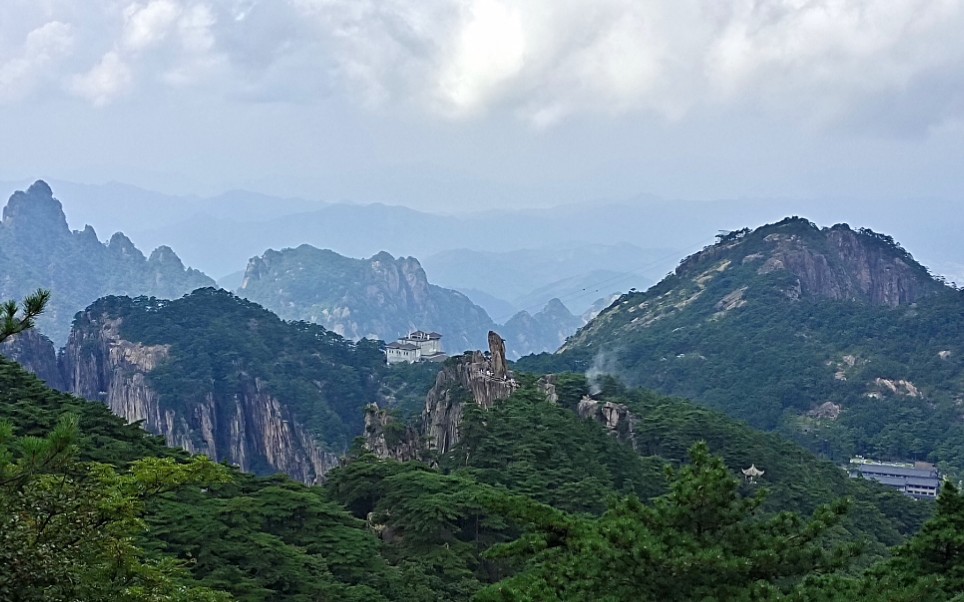 87版红楼梦片头取景地,黄山镇山之石,飞来石,摇摇欲坠真是神奇哔哩哔哩bilibili