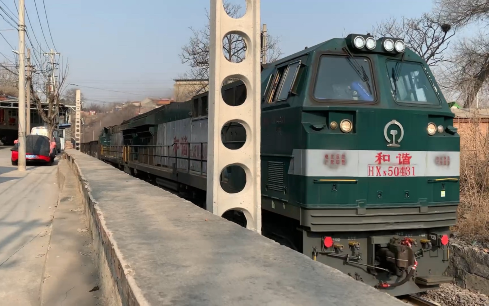 本务京局丰段hxn5 0431牵引27033次大灰厂站两道通过