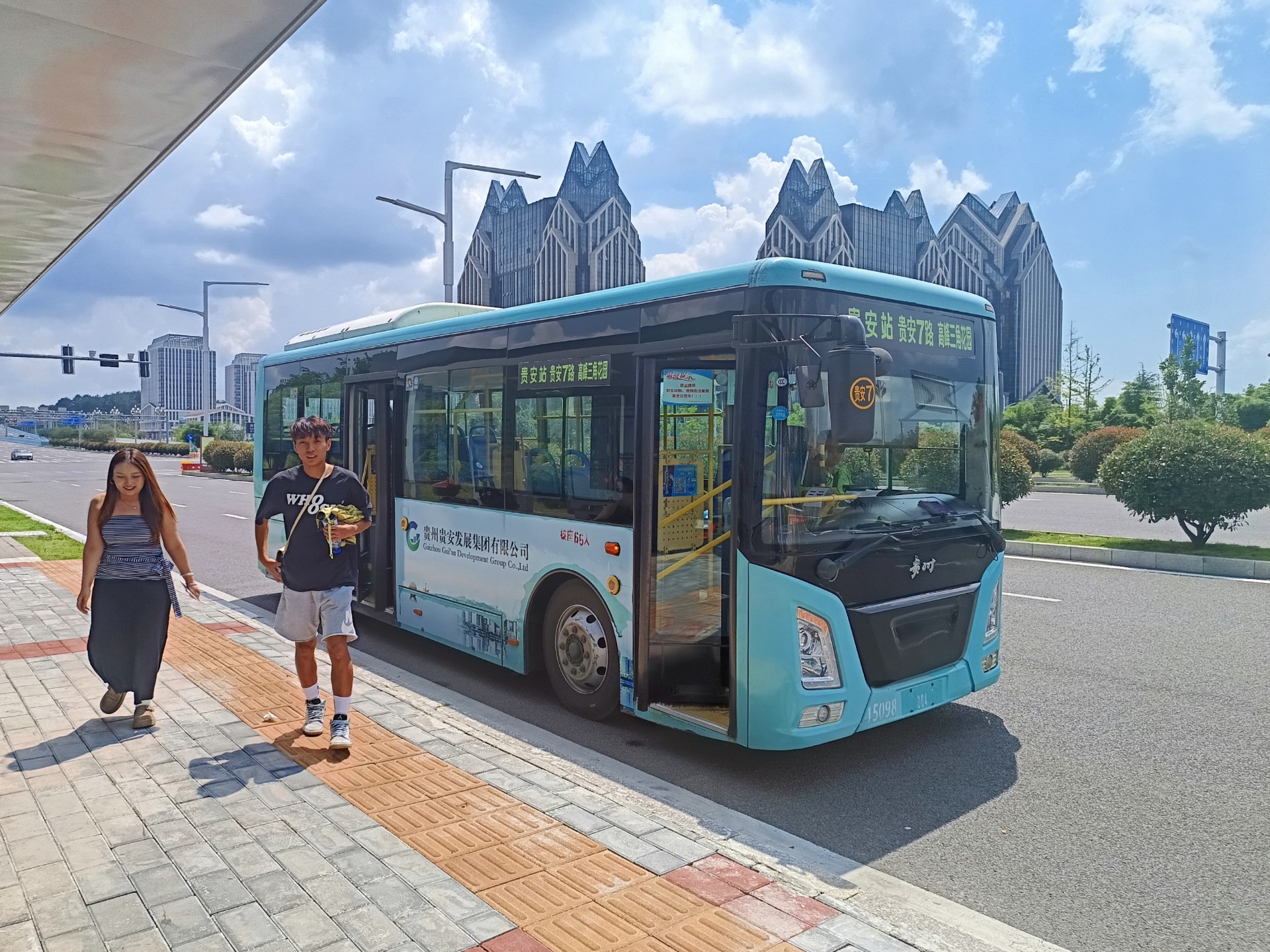 贵安公交7路gk6850gbev行走音