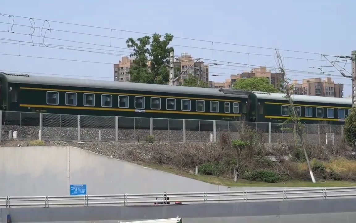 hxd1d牵引z390次成都西开往福州,驶离天回镇火车站