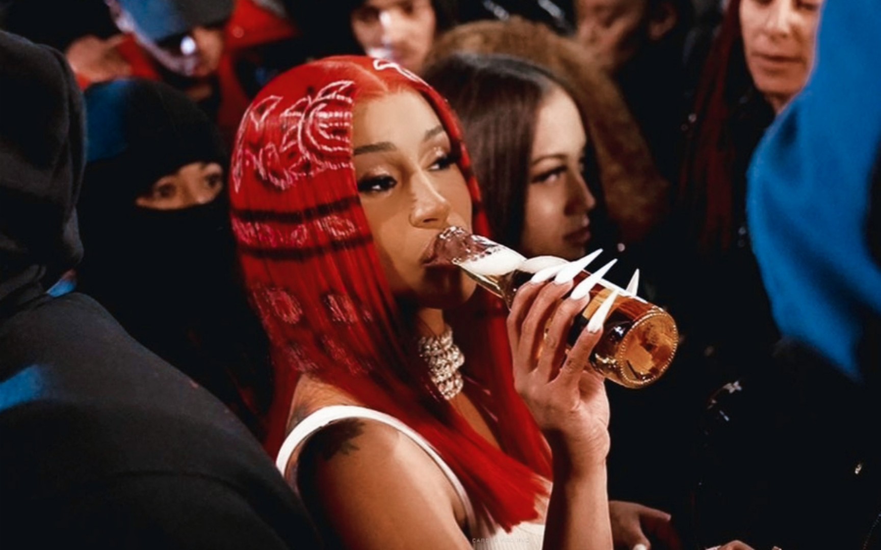 cardi b返乡拍摄mv 叫上了以前的血帮弟兄