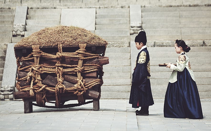 [图]【思悼】虎毒也食子，中国百万家庭正发生朝鲜这对父子相残的惨剧