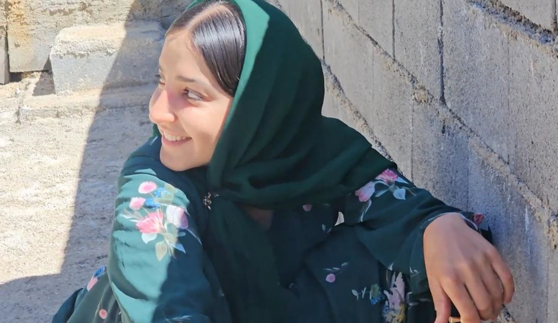 第170集 在巴伦的帮助下,用于固定大门的铁管被安装到位,尼娜很是高兴