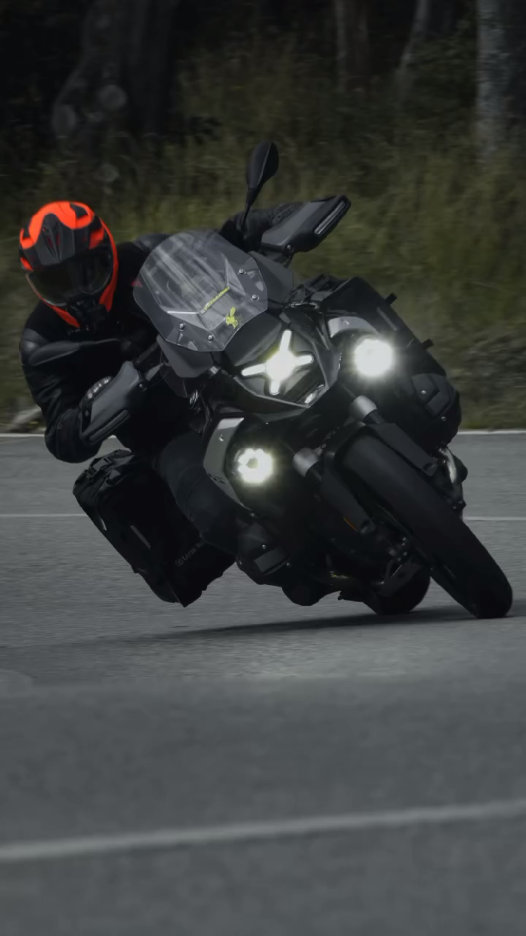 我们的 motolights摩托射灯 不仅能让您在路上更显眼提高安全性,还能