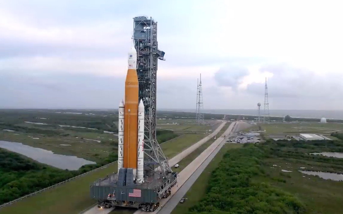 阿尔忒弥斯1号任务的太空发射系统(sls)火箭将推出_哔哩哔哩_bilibili