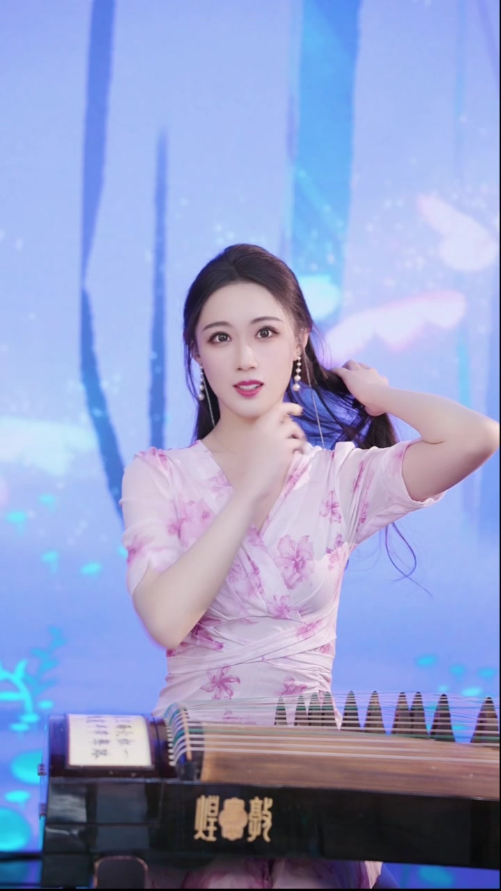 卓舒晨7715vierra正在直播2023-11-19dy-卓舒晨