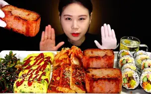 Descargar video: 【Fran卡妹】 午餐肉鸡蛋卷+豆腐罐头芝士紫菜包饭