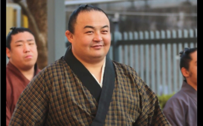 去年本人组织一群中国相扑粉丝送给苍国来関的博多带,2020初场所终于