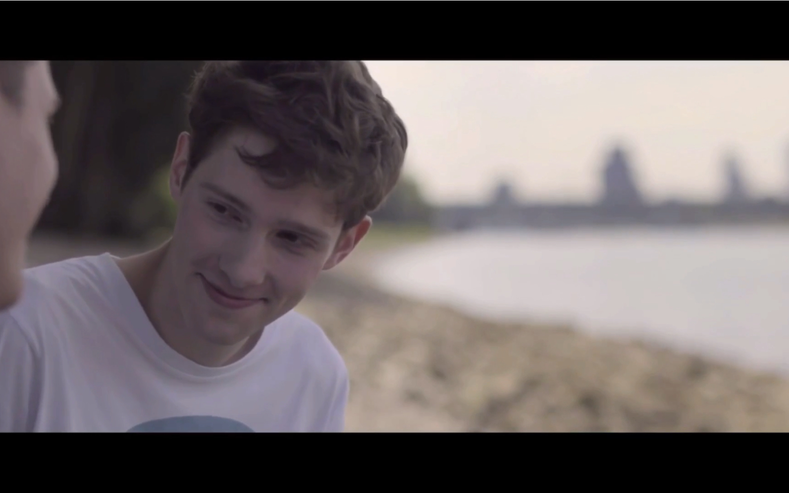 德剧霓虹凡心同性剧情小清新爱情这个男孩子有点神似戳爷