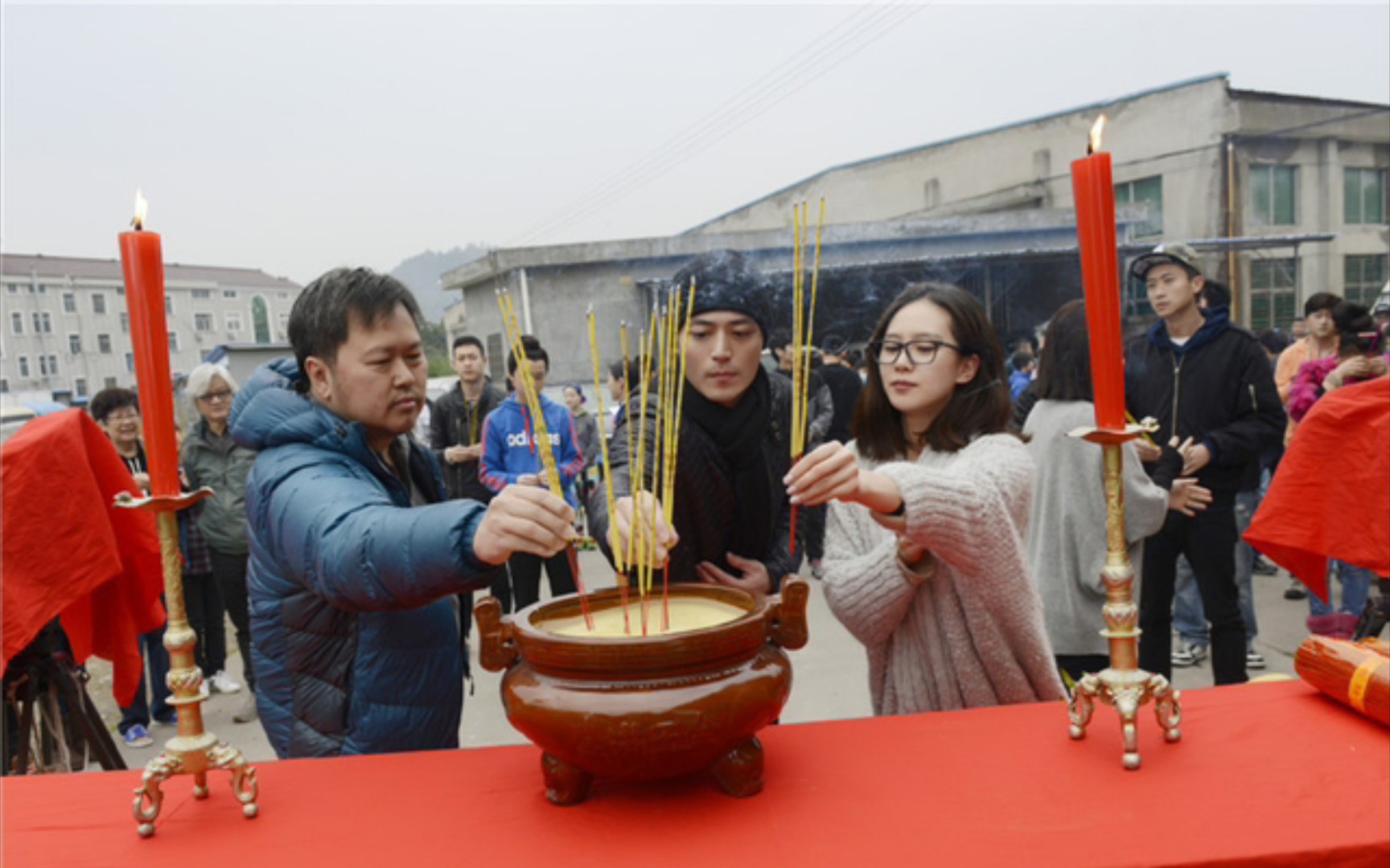 [图]卧槽！有颜任性！当年刘诗诗霍建华直接素颜出席女医明妃传开机仪式！