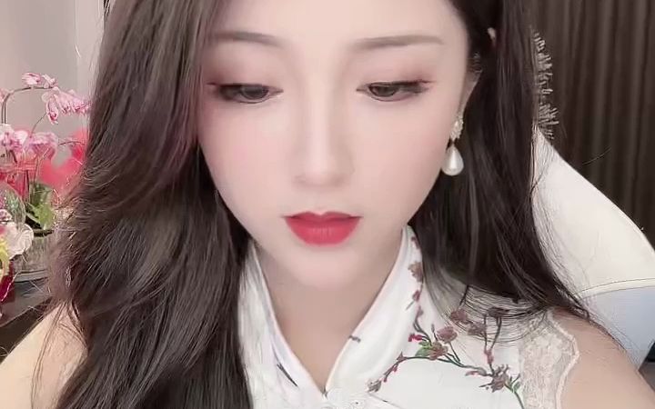 网红车模叶子大人 热舞秀《百万个吻》 小姐姐跳的好害羞呢