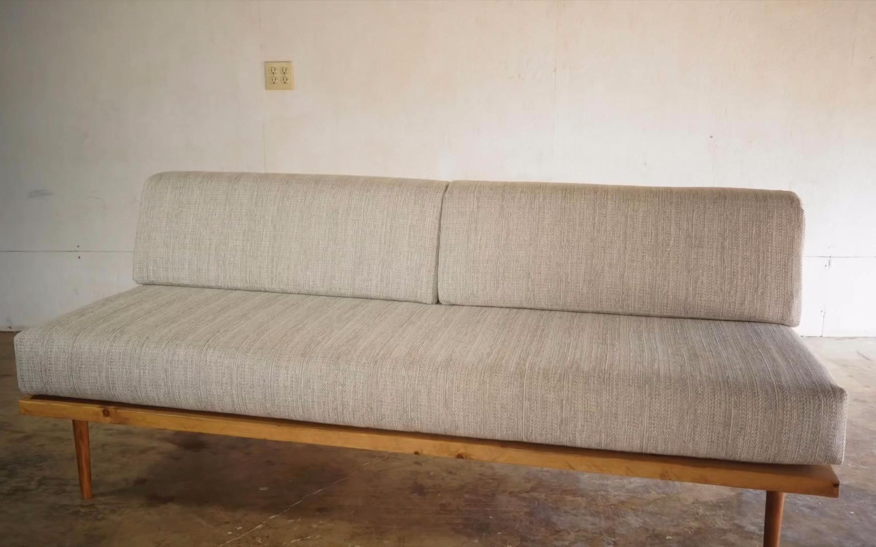 [图]沙发DIY Mid-Century Modern Sofa - Modern Builds - EP. 28