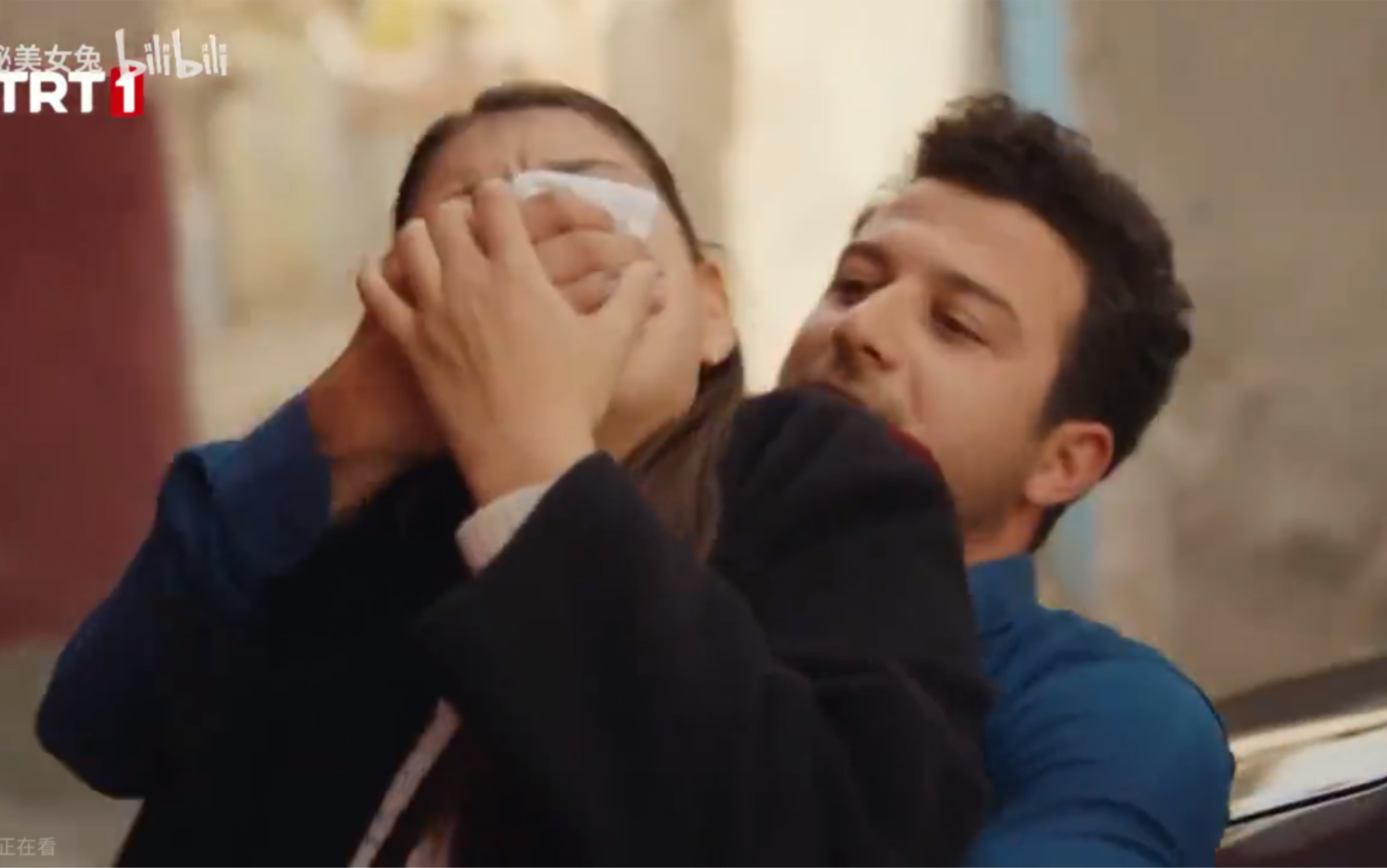 走的路的女子被捂晕