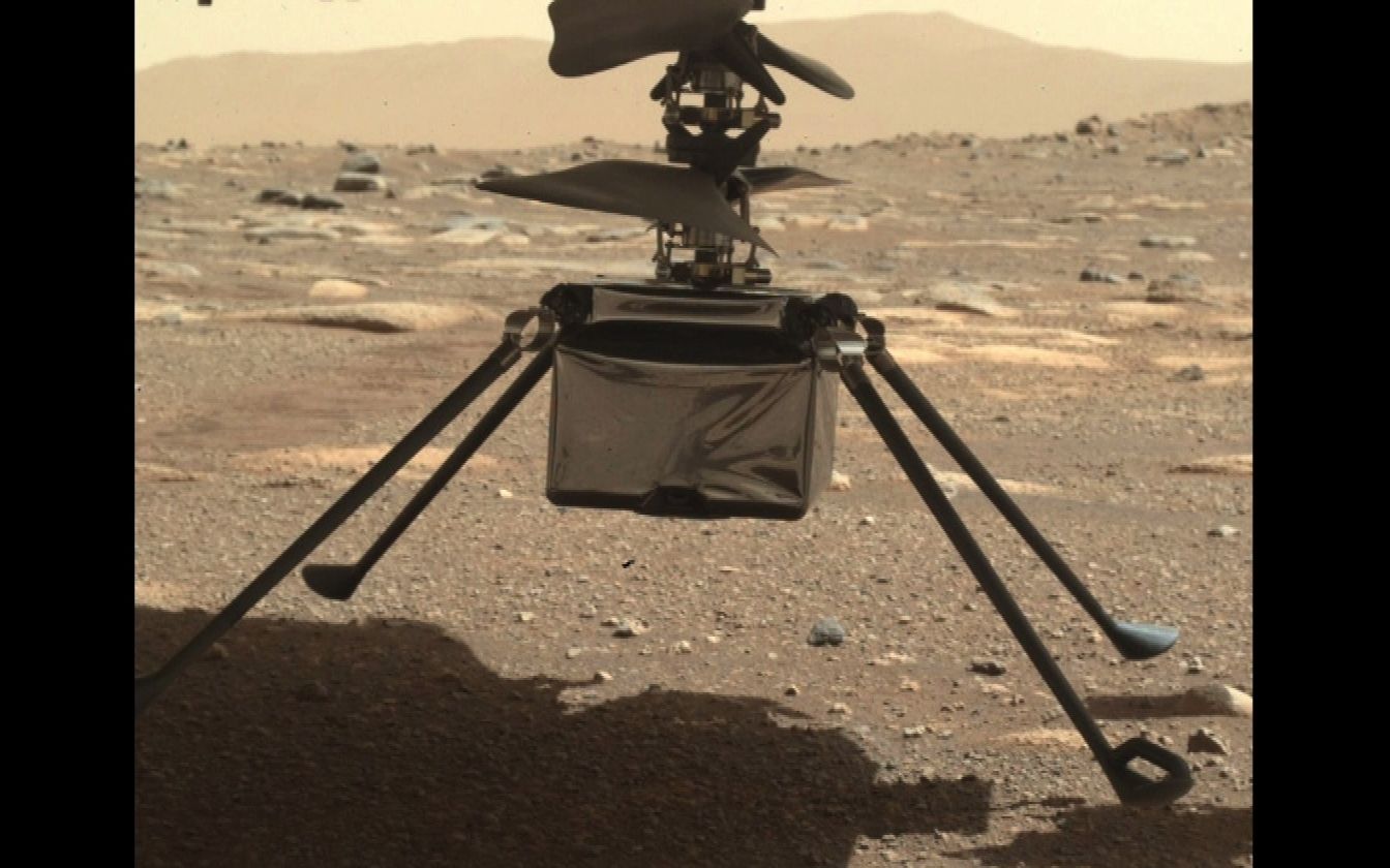 3月31日:毅力号携带直升机完成部署,等待自检完成后起飞