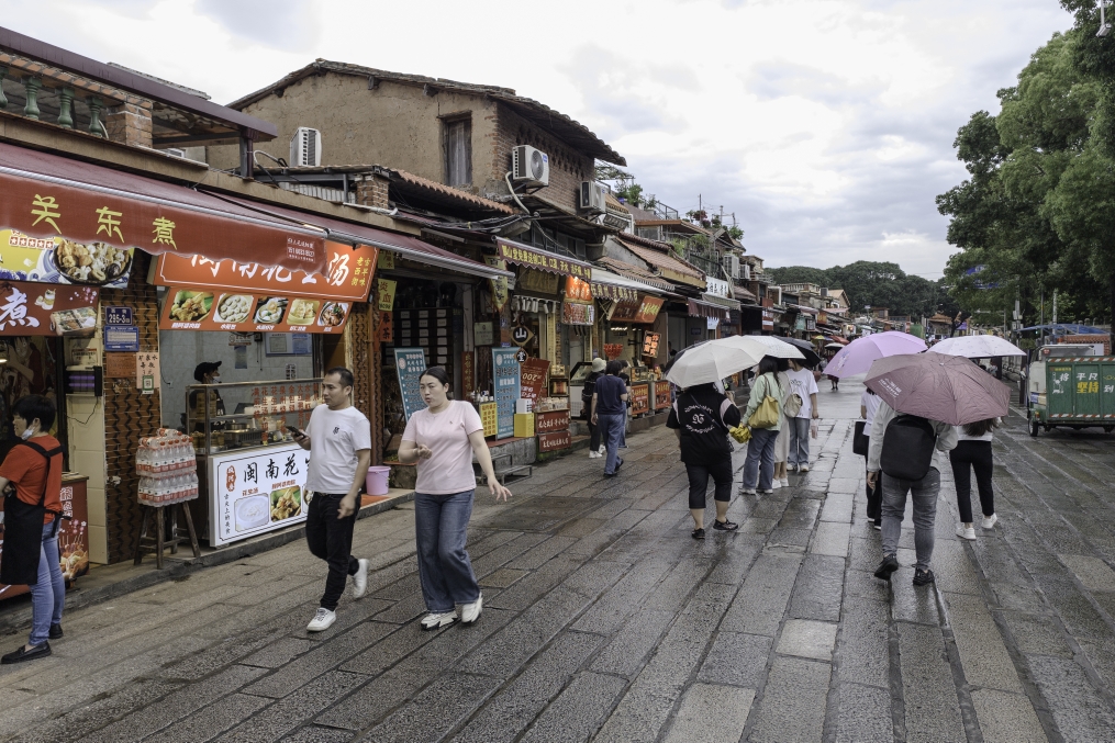 做优质的文旅环境 打造向往之城,泉州城市热度持续高涨、人气爆棚,互联网声量与游客满意度、口碑显著提升,并上榜“有国风”小城,成为众多年轻人的...