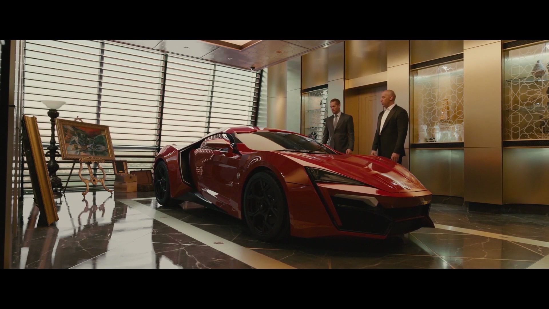 速度与激情 超跑飞穿迪拜三楼