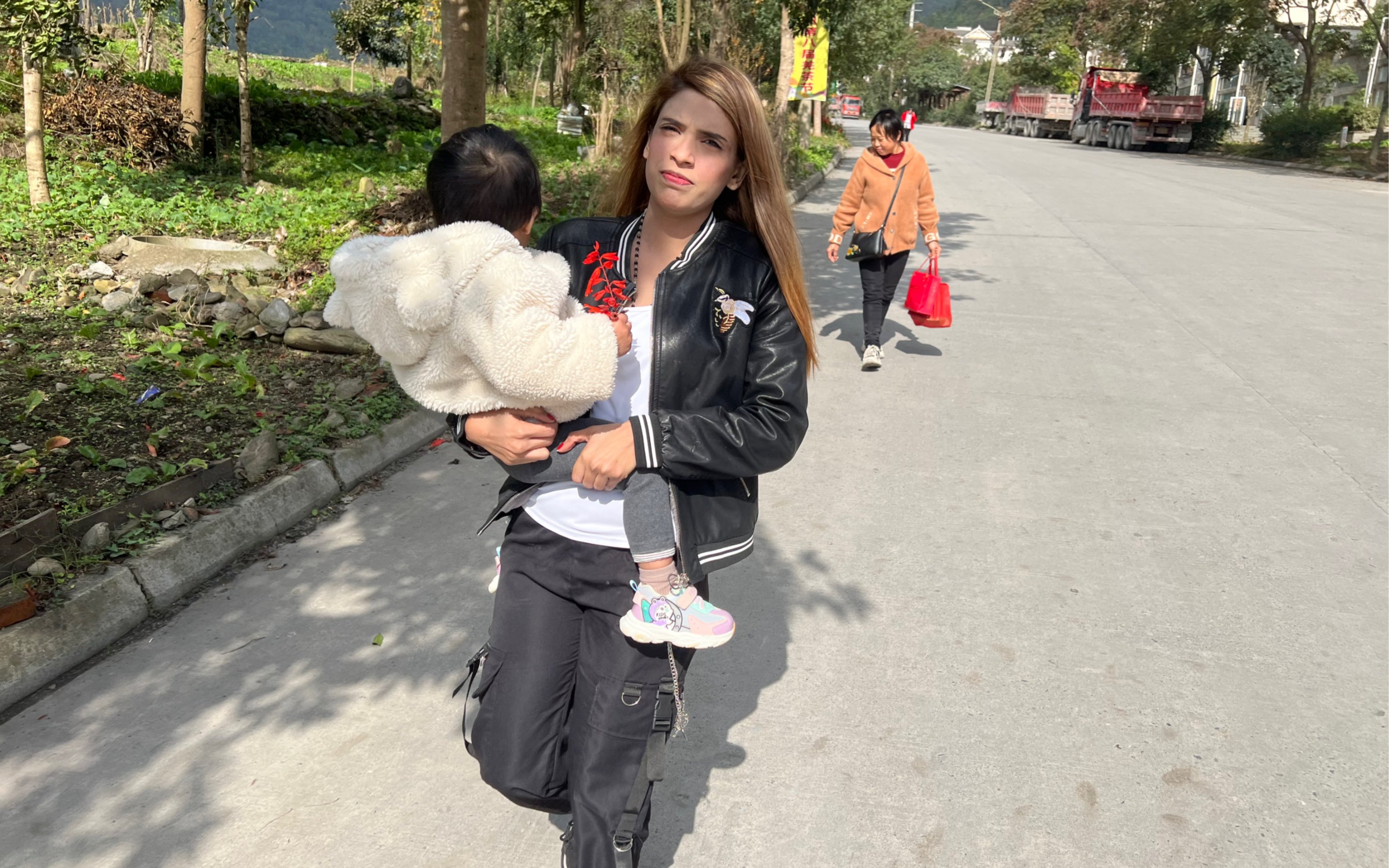洋媳妇说中国农村怎么都是别墅大房子