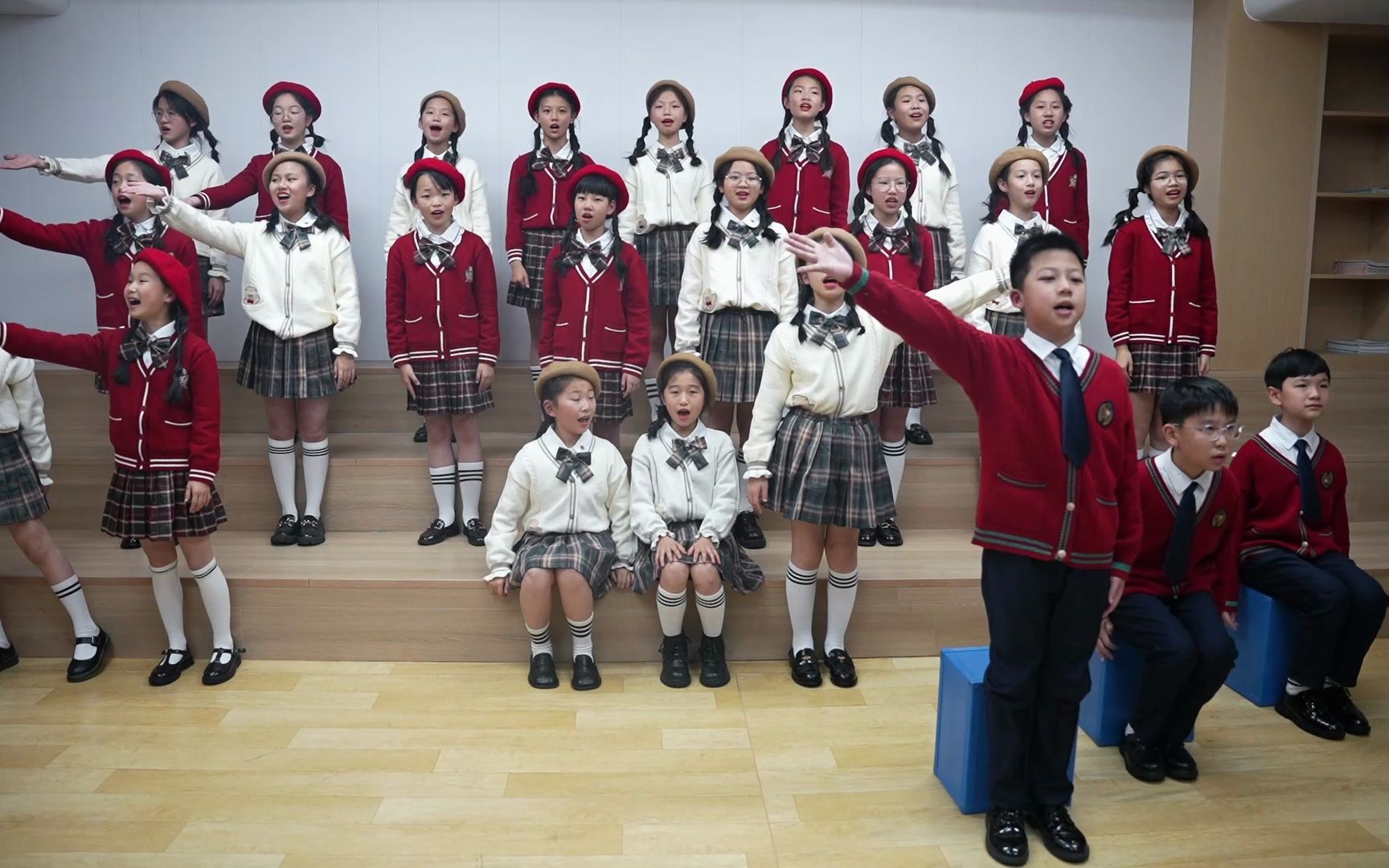 《明天》小水滴合唱团课堂演绎