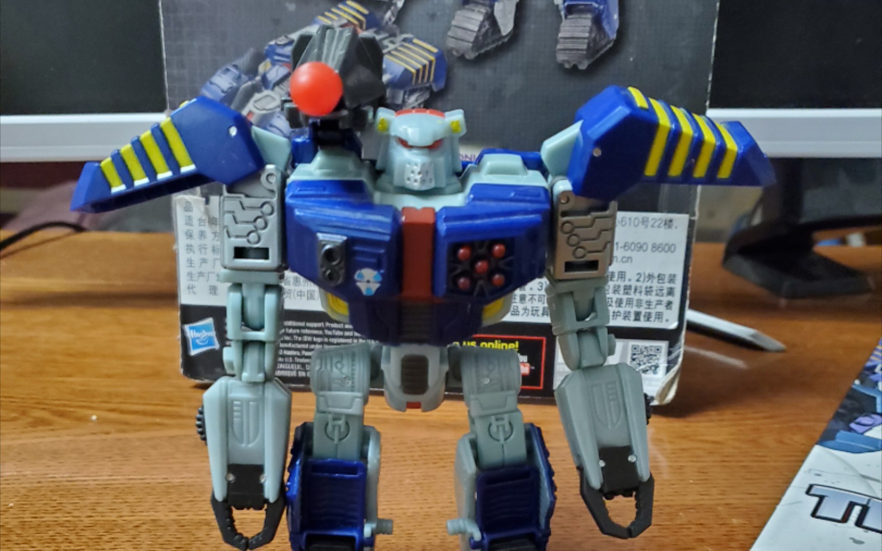 变形金刚经典加强级bm犀牛勇士将军吉星正逆变形