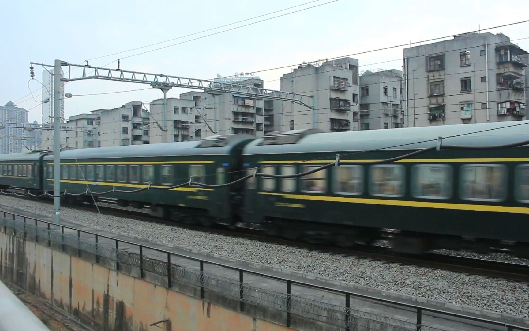 【南宁市永和路】昆局昆段hxd3d-0126牵引t381次通过