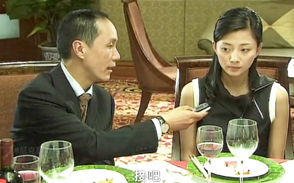 妻子背叛丈夫,丈夫不哭不闹当众拆穿让她身败名裂#爱了散了#影视解说