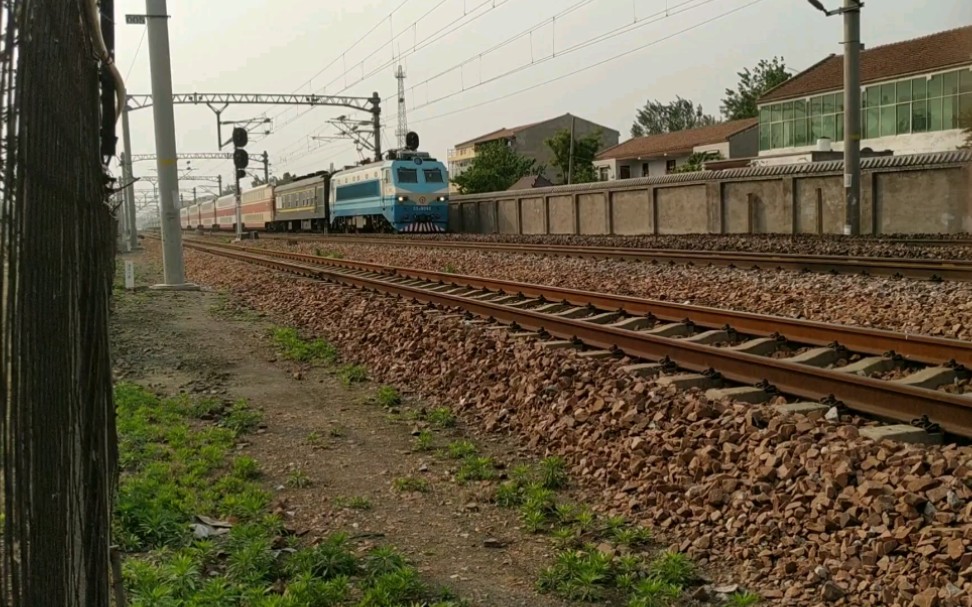 首次拍摄到双层客车大量原色25b车厢