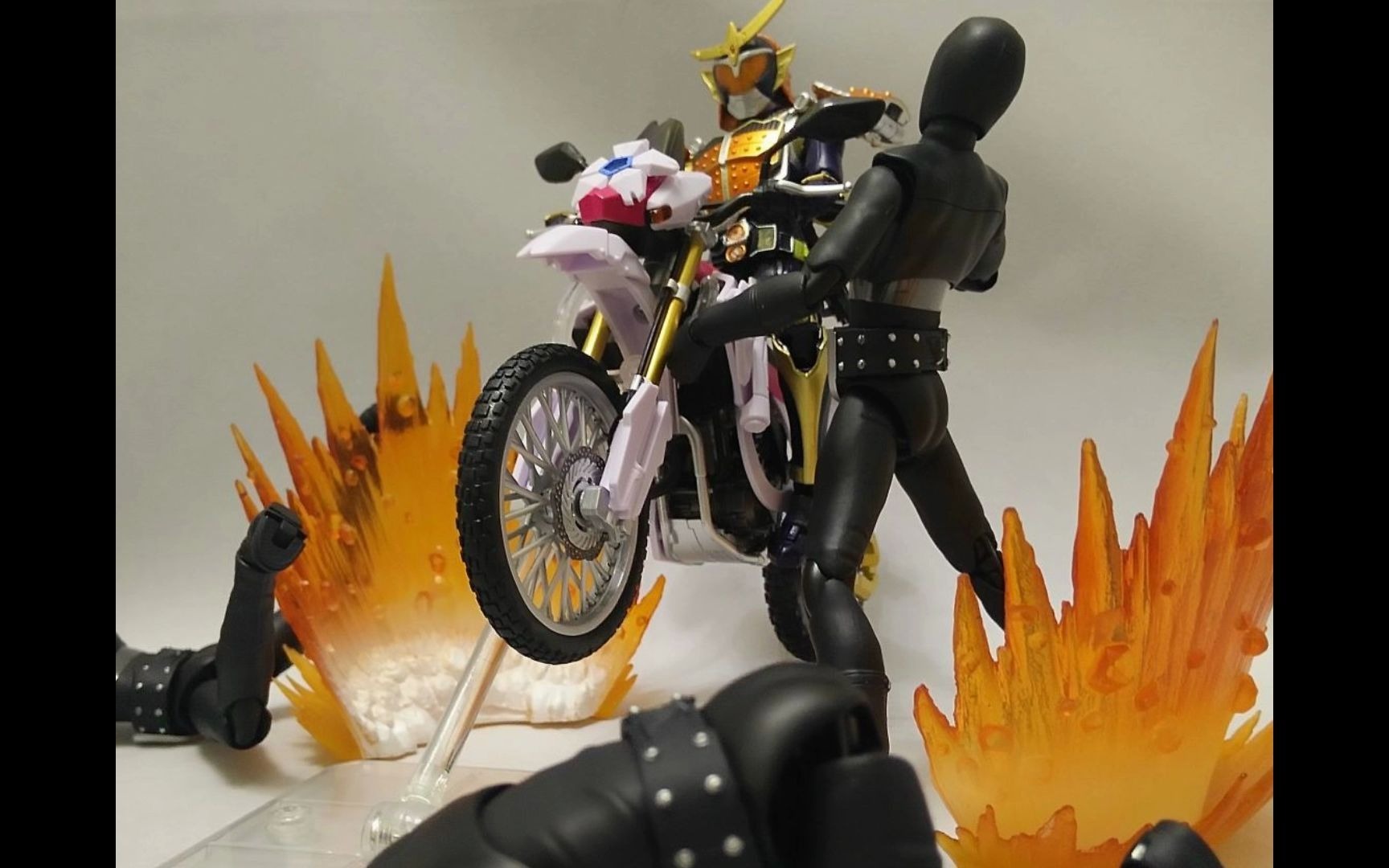 假面骑士铠武樱花机车shf把玩_哔哩哔哩_bilibili