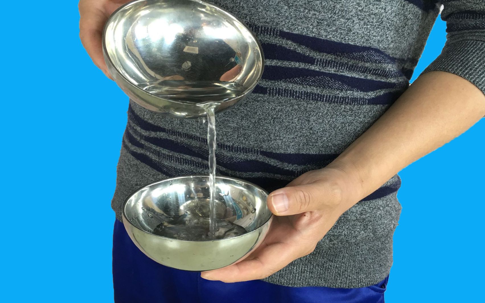 古老的魔术戏法:空碗来水,水在哪里?看完后我服了
