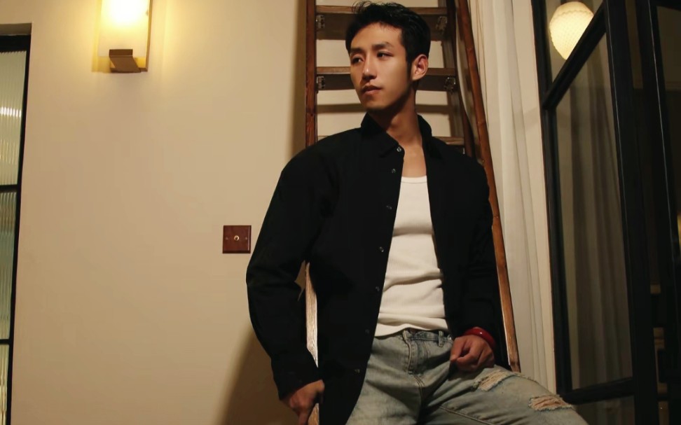 刘楚尧帅帅的大男孩完美的身材