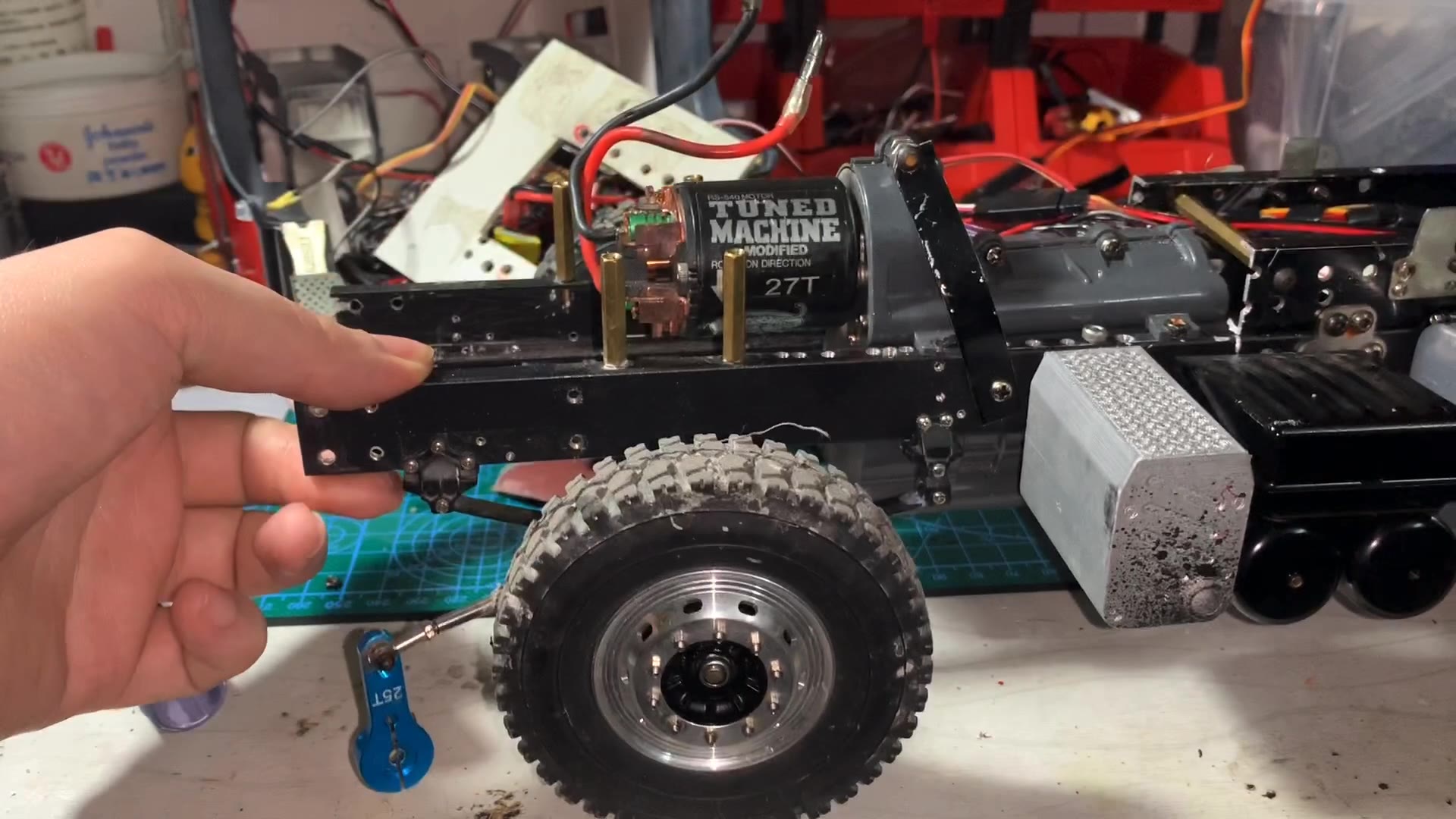 rc模型车转向舵机失灵紧急进行维修