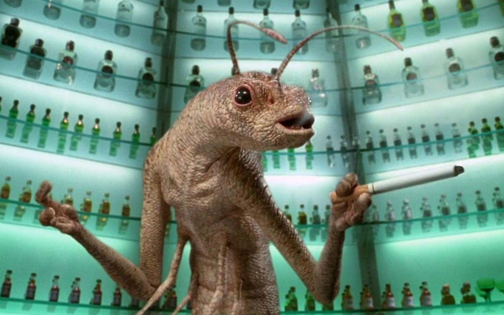 外星人伪装成人类生活,人类竟然毫无察觉!