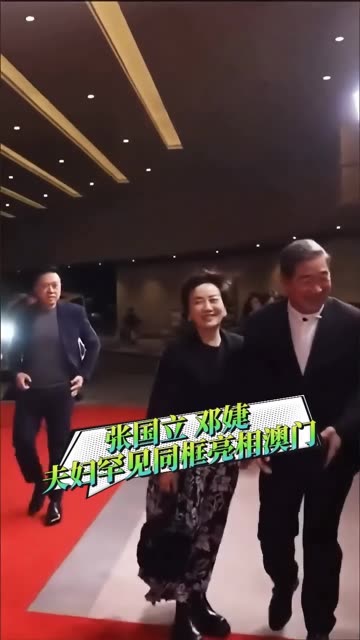 张国立吻陈小艺图片