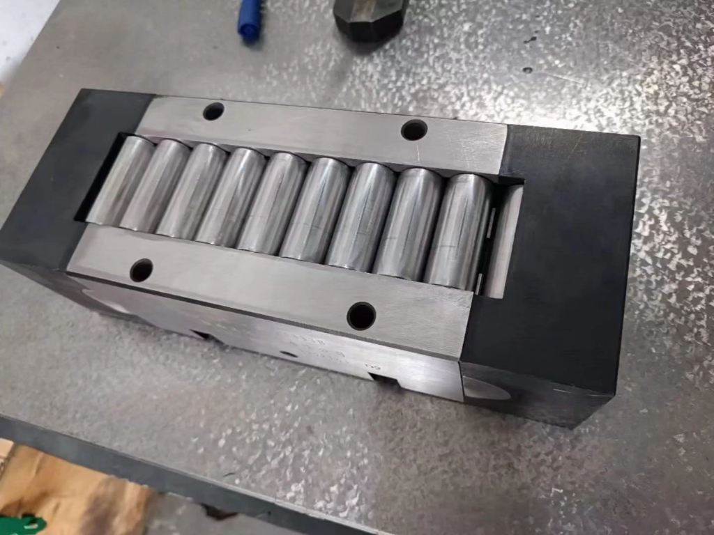 履带式滚动导带块滚动式滚动导轨块燕尾式滚动导轨块