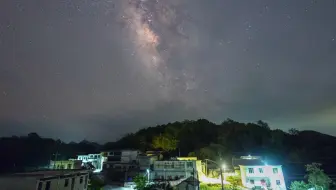 在自己村子里拍星空就是爽，架好相机就回家睡觉，然后翻车