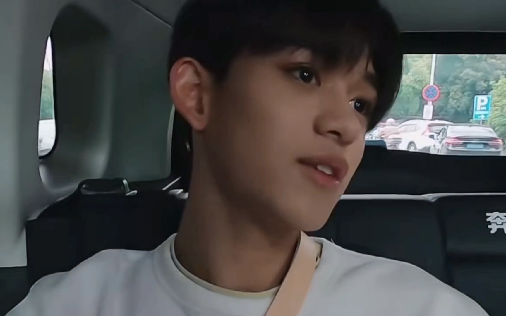 【黄旭熙lucas】奔跑无锡在车上跟baby姐姐聊天