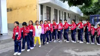 Télécharger la video: 云南保山小学生课间打歌！