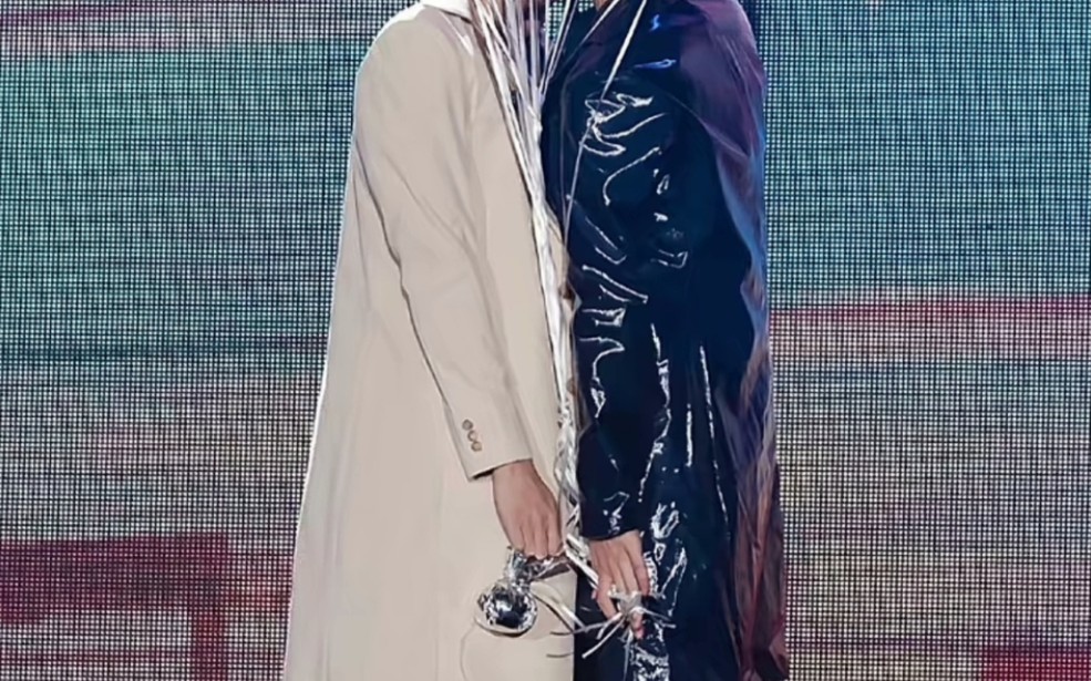 pondphuwin —— 名场面"气球吻"