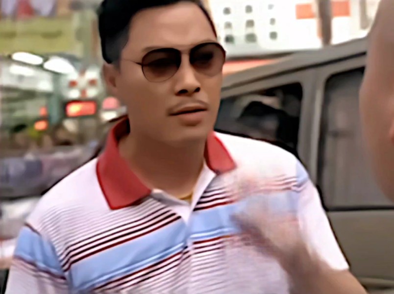 早知道耀文哥插的是党旗我就跟他混了