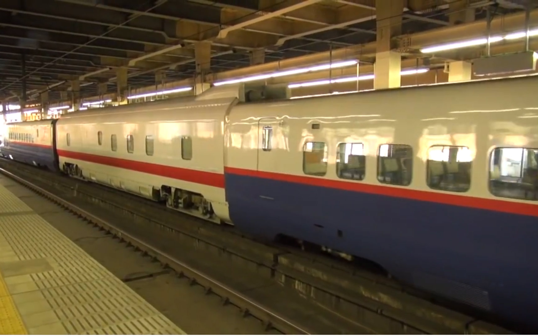 新干线e2系n21编成 e926-13 _east-in_検测列车的大宫駅