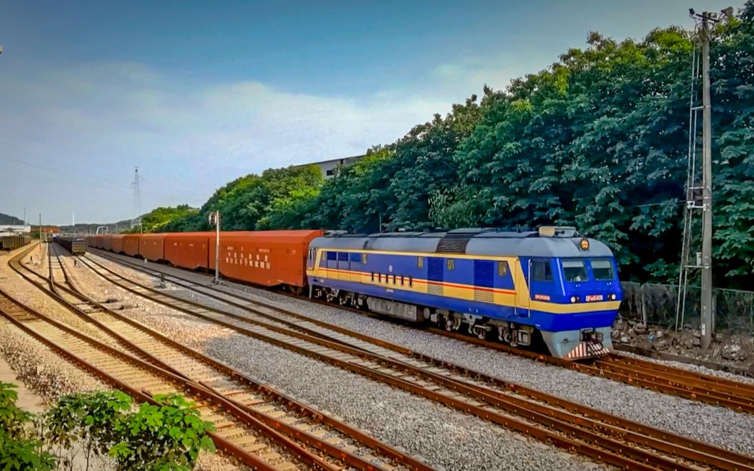 上局宁东段df8b内燃机车5408号机牵引货列上行通过南