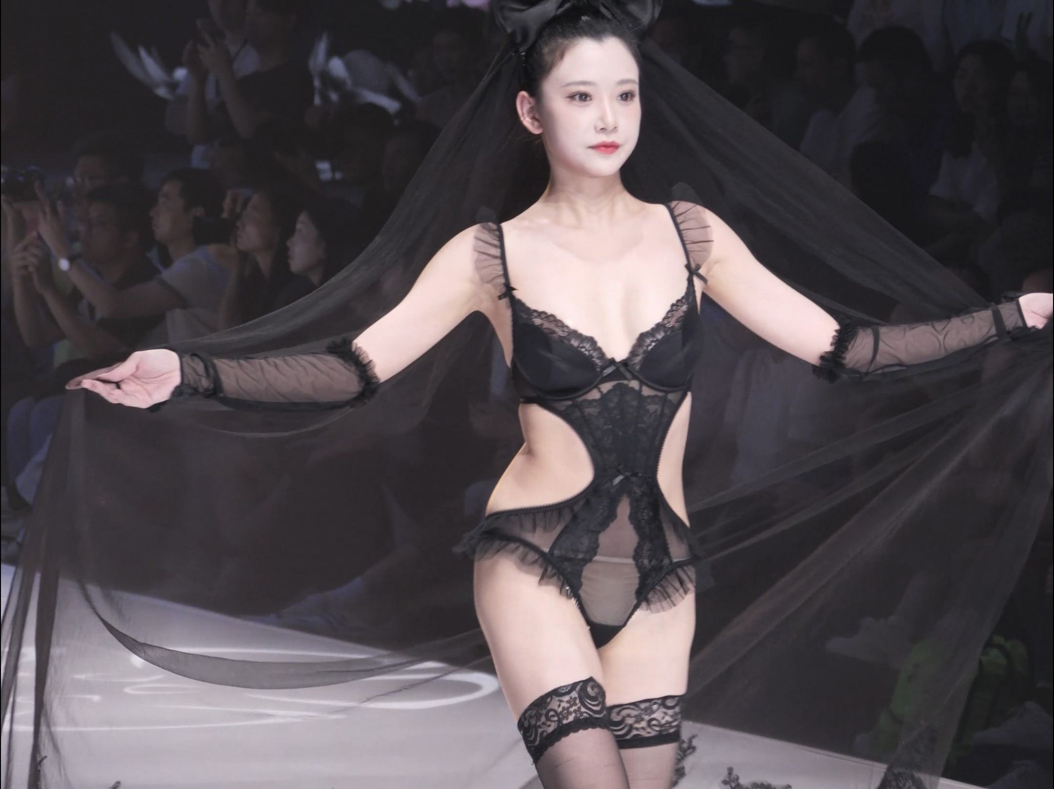 [图]女士内衣秀 Lingerie Runway Show - SIUF 2024 第十九届深圳国际品牌内衣展览会 04 伊丝艾拉 竖屏