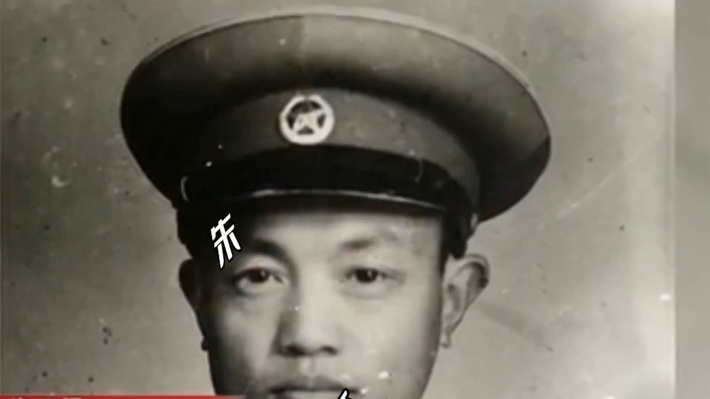 93岁老兵余元利在接受采访时高唱军歌@致敬方队!致敬老兵!